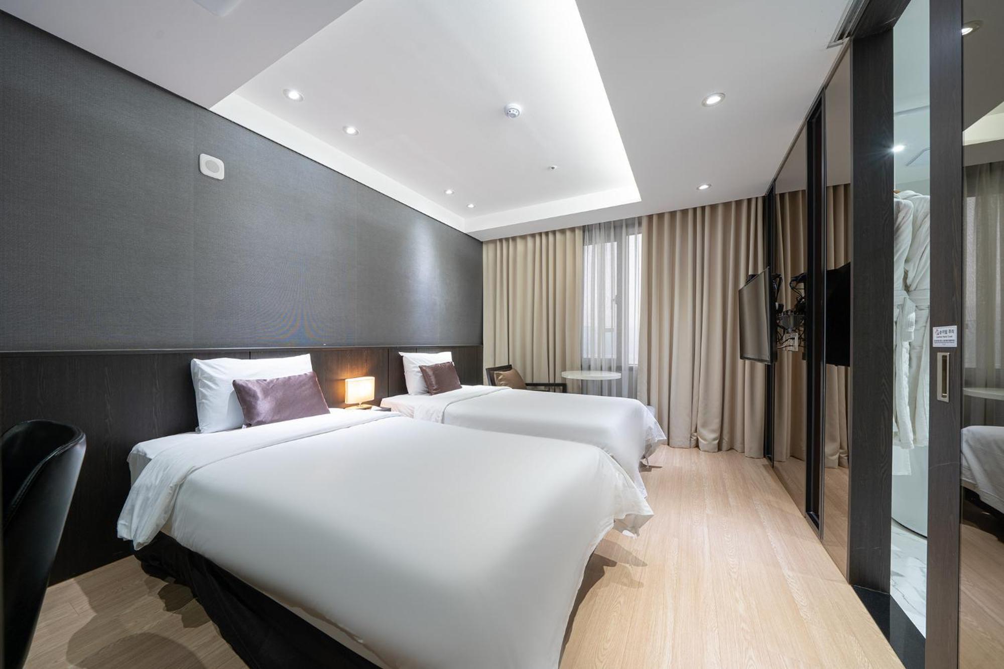 Hotel Ramada By Wyndham Yongin Zewnętrze zdjęcie